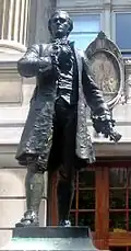 تمثال هاملتون للفنان ويليام أوردواي بارتريدج (1908)