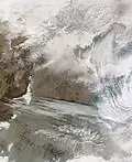 Snow encircling the area around the بحر بوهاي.