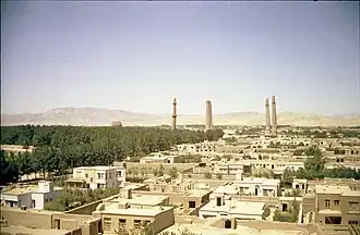 أفق هيرات مع مآذن المصلح في عام 1969.