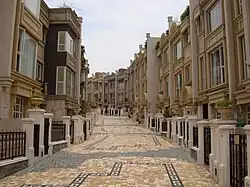 حي سكني يقطنه عائلات مسيحيَّة في &nbsp;إندونيسيا؛ يظهر تأثير المسيحيين الإقتصادي في عدد من دول العالم الإسلامي.