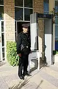 رجل شرطة يتولى تأمين فندق بالغردقة