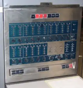 الواجهة الأمامية لجهاز IBM 650