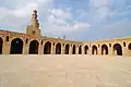 الصحن المكشوف والمئذنة