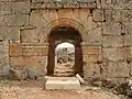 الجدران والبوابة الأثرية في سرجيلا