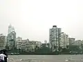 إمبريال من البحر مع مقارنتها مع المباني الأخرى.