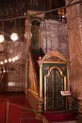 المنبر الخشبي القديم