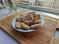 كليجة بالسمسم