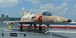 طائرة كفير تابعة للسرب 144 «العنقاء» في متحف إنتربيد، نيويورك، 2009