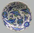 Dish covered with rosettes and saz leaves, c. 1545–1550