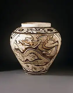 جرة (بينغ) مع التنين والسحب ، الصين ، مقاطعة خبي أو خنان ، سلالة يوان ، Cizhou Ware ، 1279-1368