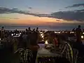 عشاء على ضوء الشموع