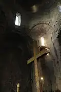 دير جفاري، متسخيتا. منظر داخلي مع صليب خشبي كبير.