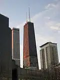 منظر لمركز هانكوك عند غروب الشمس