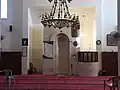 البناء الحديث المبني بجانب الضريح (من الداخل)