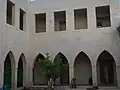 الساحة الداخلية للبناء الحديث