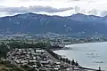 جزء من مدينة كايكورا والجبال المحيطة بها.