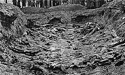استخراج جثث ضحايا مجزرة كاتين عام 1943
