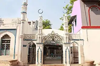 جامع كازمير بيك ، أول مساجد المدينة