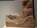 تمثال لسيدة ثرية