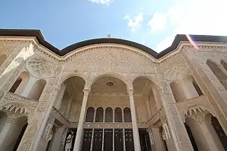 شرفة في بيت االطبطبائي.