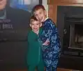 أولاد يرتدون منامات.