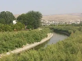 قناة ري حديثة في الأردن.