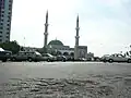 صورة للمسجد من بعيد