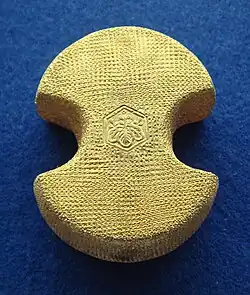 Kobundō, "Turtle scale Paulownia" Kinkōkiri mark (亀甲桐), Nunome (布目) emblem.