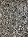 تفاصيل عمل كندكاري على منبر مسجد علاء الدين