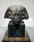 رأس تمثال سنوسرت الثالث من حجر سجيل أخضر