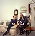 جونسون ونائب الرئيس في مكتبه بالبيت الأبيض.