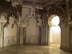 Example of more primitive mixtilinear arches (left and center) in the Aljaferia of Zaragoza (11th century)