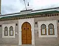 آيات عن الصلاة مكتوبة على جدران جامع في نابل - تونس.
