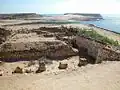 الأنقاض وساحل البحر