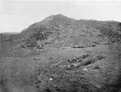 البناء بالطوب الطيني للهرم المدور، 1910.