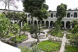 باحة دير القديس فرنسيس في ليما