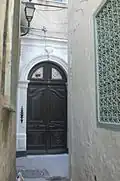 مدخل المقر من زاوية ثانية