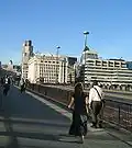 نهاية جسر لندن من الجهة الجنوبية