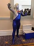 شخص متنكر بزي بيبسي مان