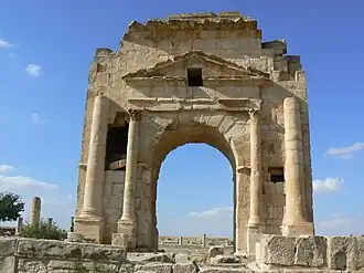 قوس تراجان