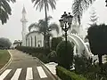 من الخارج