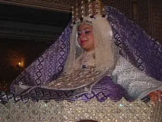 اللبسة د الجوهر بقفطان ضو الصباح