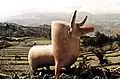 فخار على شكل بقرة.