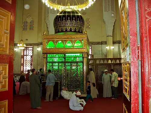 ضريح الدسوقي، وهو في الأصل مكان خلوته وقد دُفن فيها.
