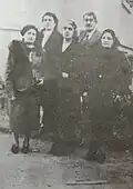 مي زيادة عند وُصولها إلى مطار الإسكندريَّة بمصر، سنة 1941م