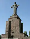 تمثال الأم أرمينيا في يريفان والذي حل محل تمثال سابق لستالين في عام 1962.