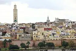 صورة لمسجدباب بردعين وسط المدينة القديمة لمدينة مكناس
