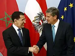 العثماني رفقة وزير خارجية النمسا في 03 يوليو 2013.