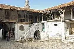 خان "تشوللُّو أوغلو" (Çöllüoğlu Hanı) في ميلاس.
