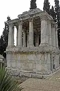 قبر "غوموش كيسين" (بالتركية: Gümüşkesen).